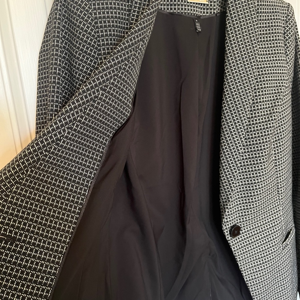 White House Black Market Blazer - Picture 3 of 8